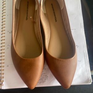 New Amazon essentials flat ladies shoes 6